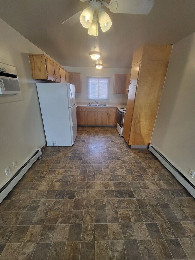 Foto del edificio - 1700 E Long St