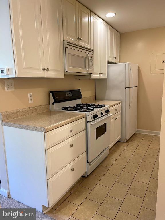 Building Photo - 19 Silverwood Cir