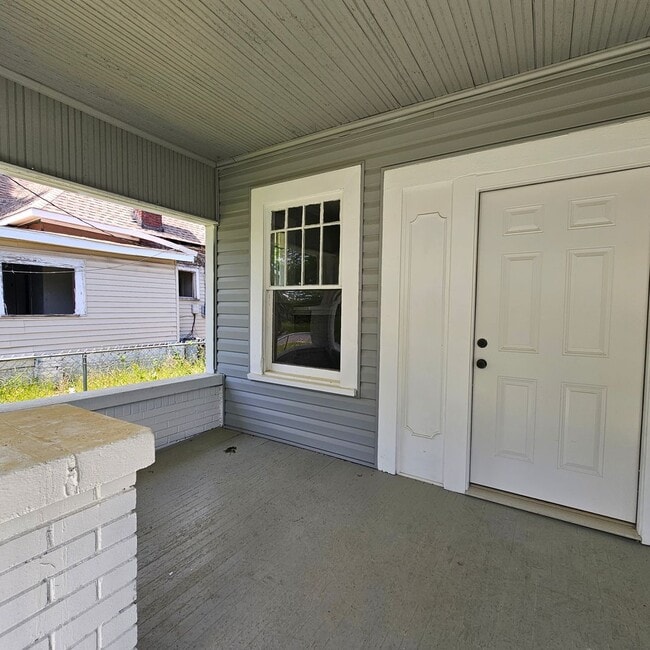 Building Photo - Beautifully Renovated 3 Bedroom 1 Bath Home