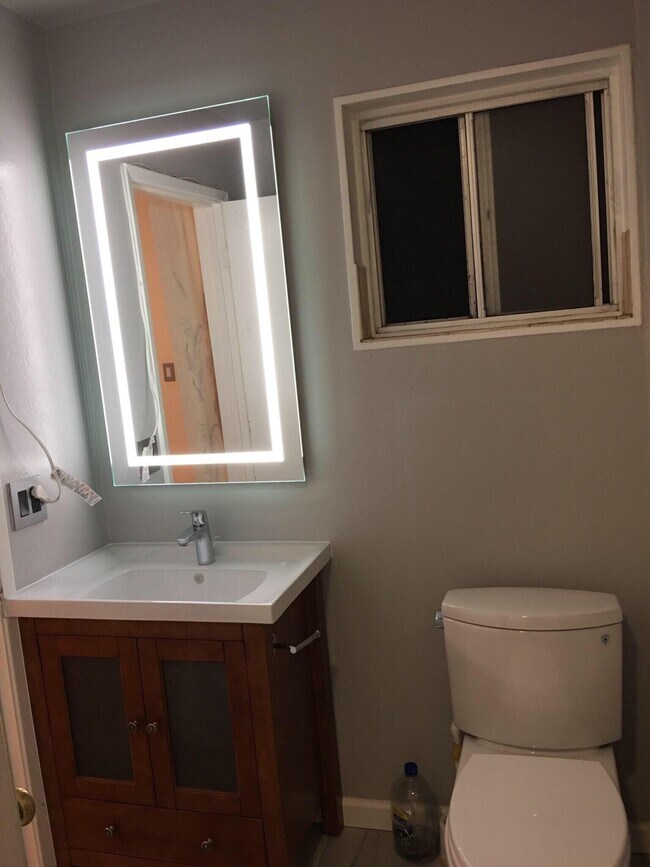 Bathroom - 845 Hawthorne Pl