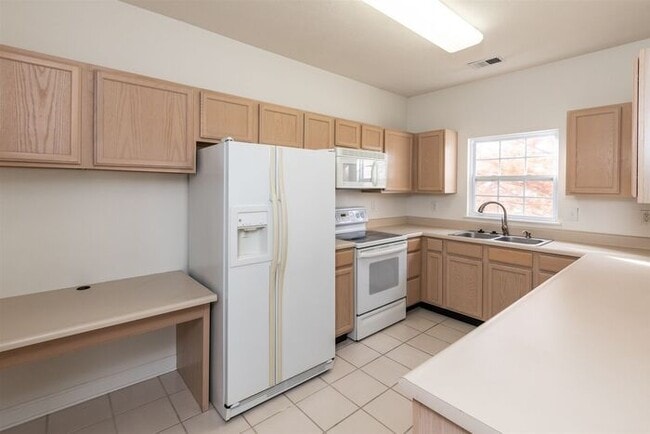 Building Photo - 1563 Sierra Springs