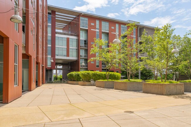 Building Photo - Charming Apartment in Nashville!