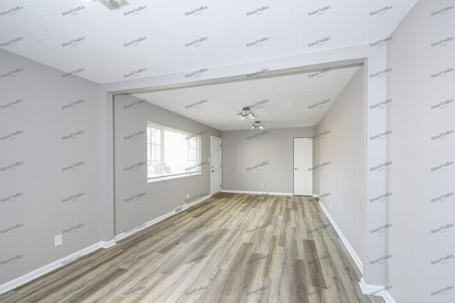 Building Photo - 650 Lilac Dr