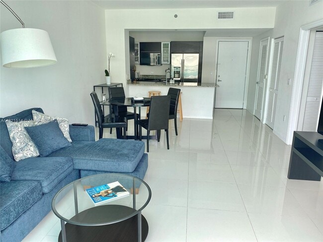 Building Photo - 950 Brickell Bay Dr