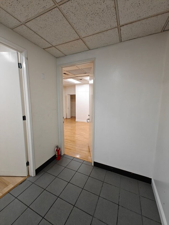 Foto del edificio - 733-739 Grant Ave / 30-40 Waverly Pl