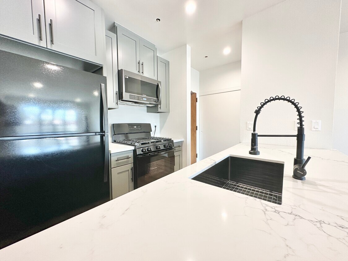 Foto principal - 1541-1551 Ocean Ave