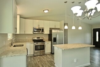 Building Photo - 15-1698-1698 7th Ave