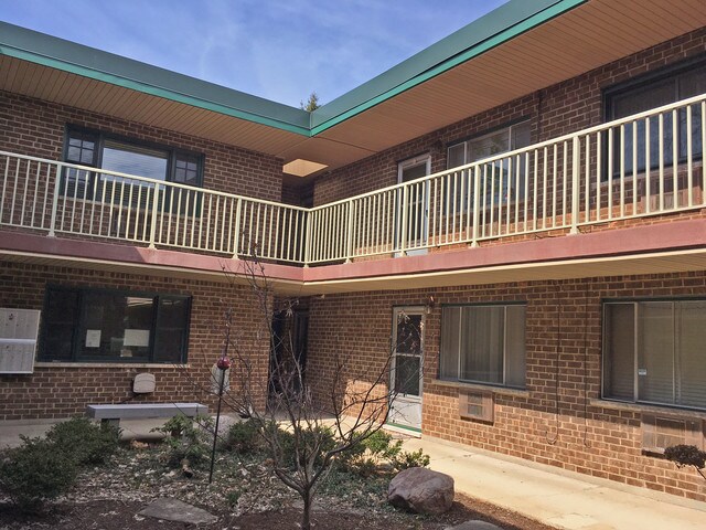 Foto del edificio - 454 Spring Rd