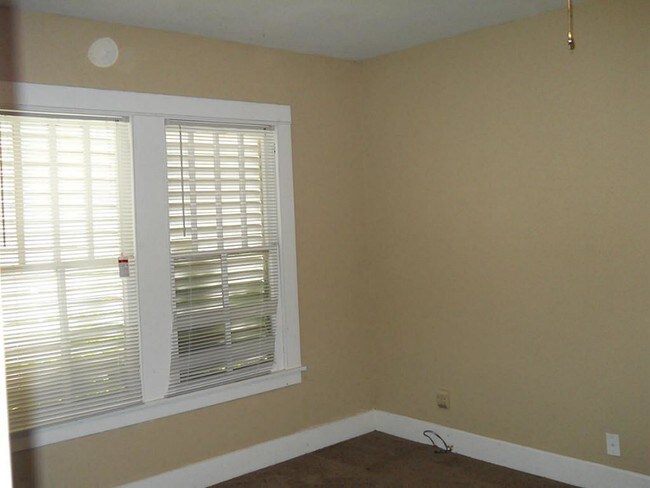 Building Photo - 4518 Bernardo De Galvez Ave