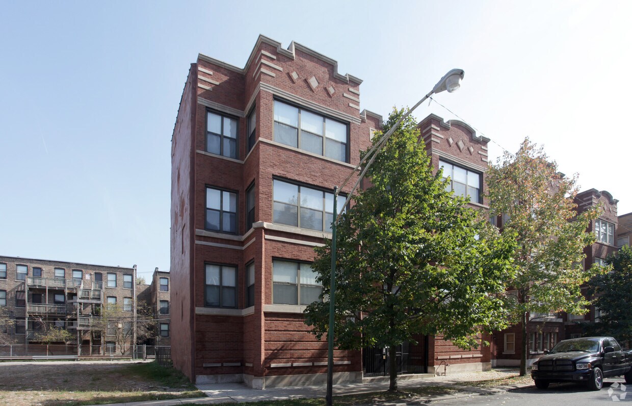 Foto principal - 4725-4727 S Ingleside Ave