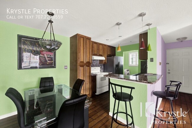 Building Photo - Charming 2 bedroom 2 bath apartment in Gat...