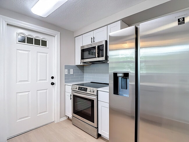 Building Photo - 5711 Pine St