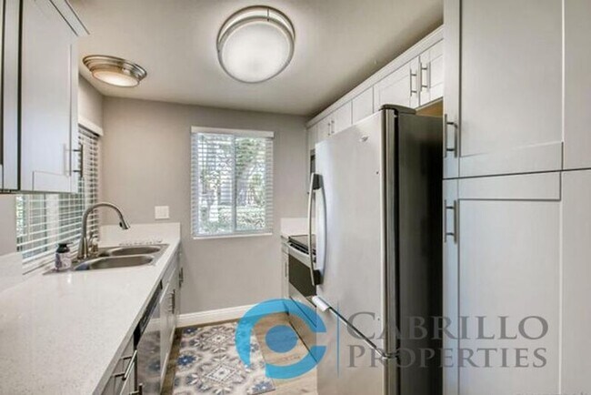 Foto del edificio - 5350 Baltimore Dr