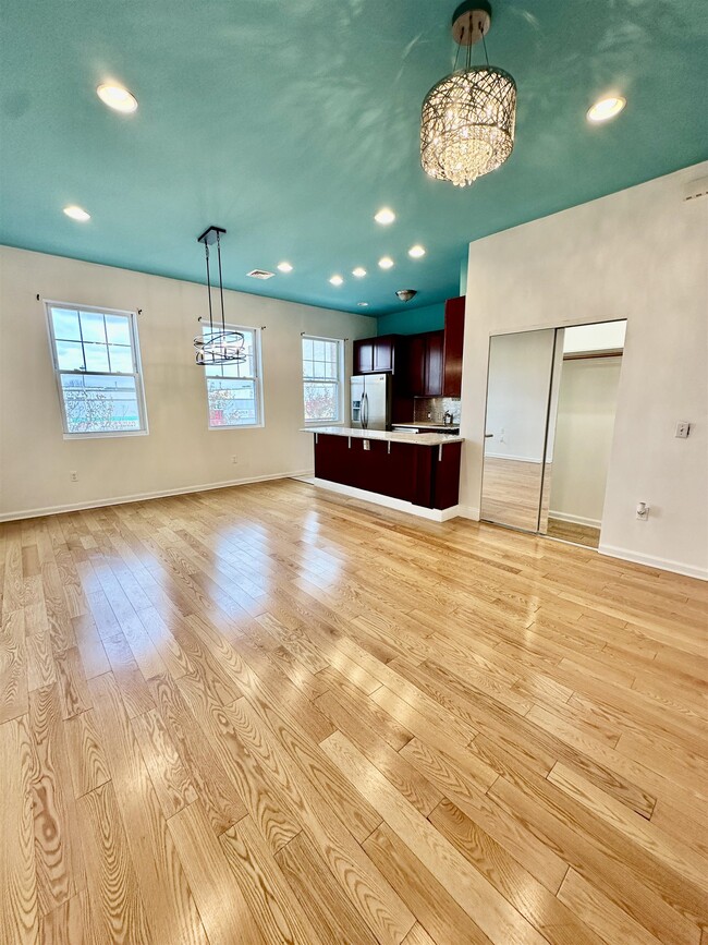 Building Photo - 606 John F. Kennedy Blvd