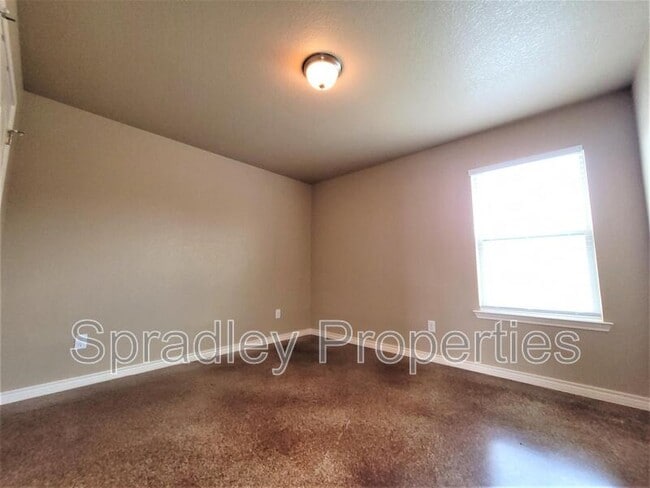 Building Photo - 1525 Kal Ct