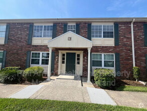 Building Photo - 1920 Edgewood Dr