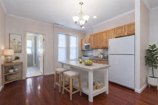 Building Photo - 278 2nd St