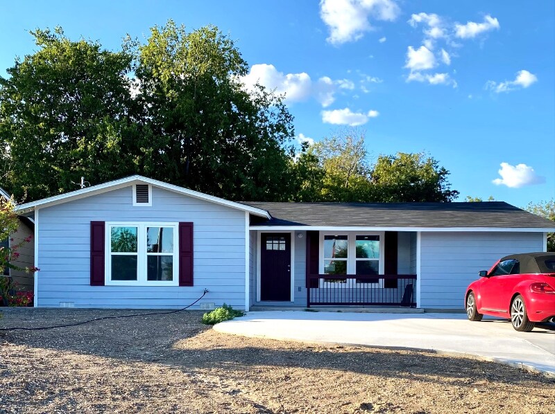 Primary Photo - 352 Perryman St