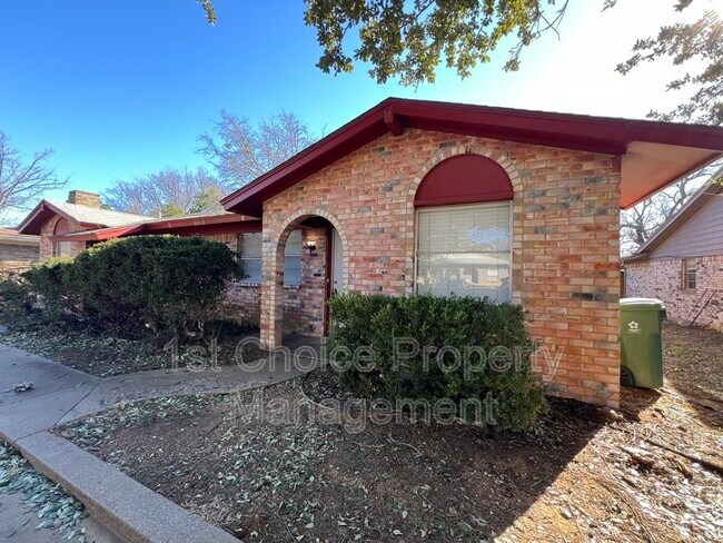 Foto del edificio - 2212 Viewtop Ln