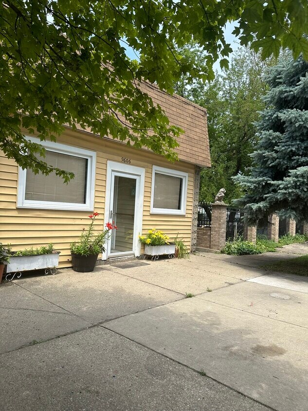 Primary Photo - 9606 S Ave N
