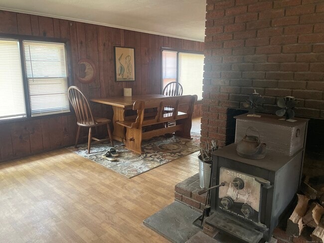 Building Photo - 125 Old Sachems Head Rd