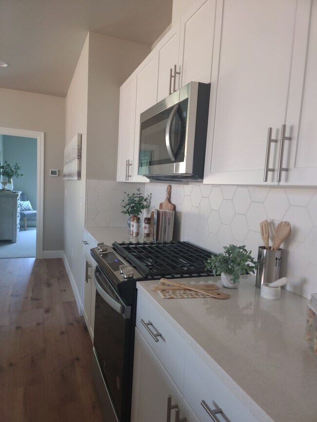 Foto del edificio - Brand new 3 bedroom 2.5 bath house with HU...