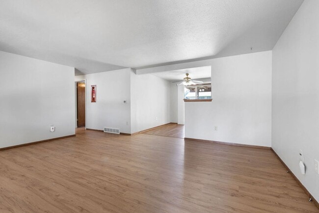 Building Photo - 4857 N Roosevelt Ave