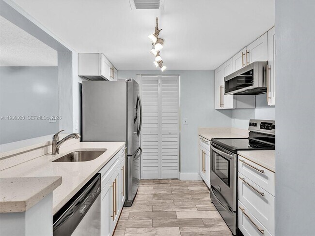 Foto del edificio - 9777 Westview Dr