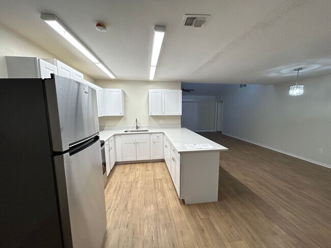 Building Photo - 2611 Antilles Dr