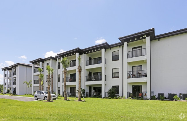 Building Photo - Channelside