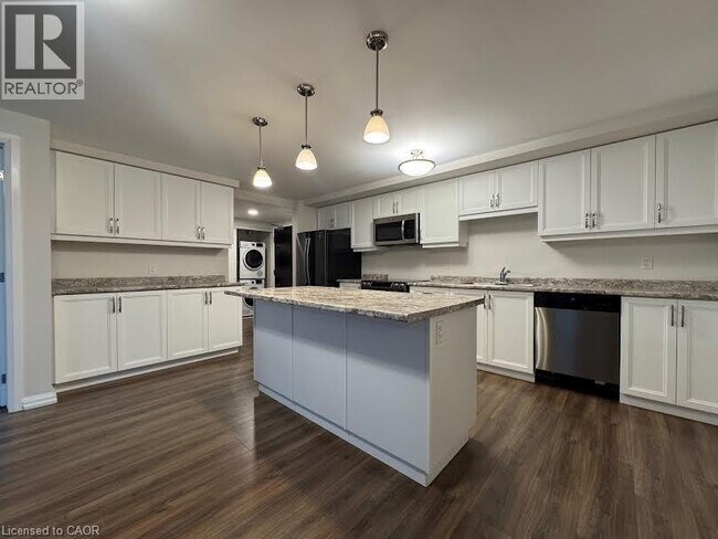 Building Photo - 778 Laurelwood Dr