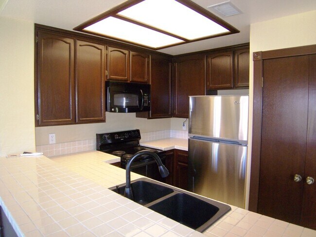 Foto del edificio - Terrific 1Br/1.5Ba Condo in Gated Masters Hill W/ Golf Course Views