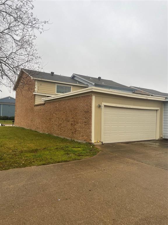 Building Photo - 8294 Oakhaven Rd