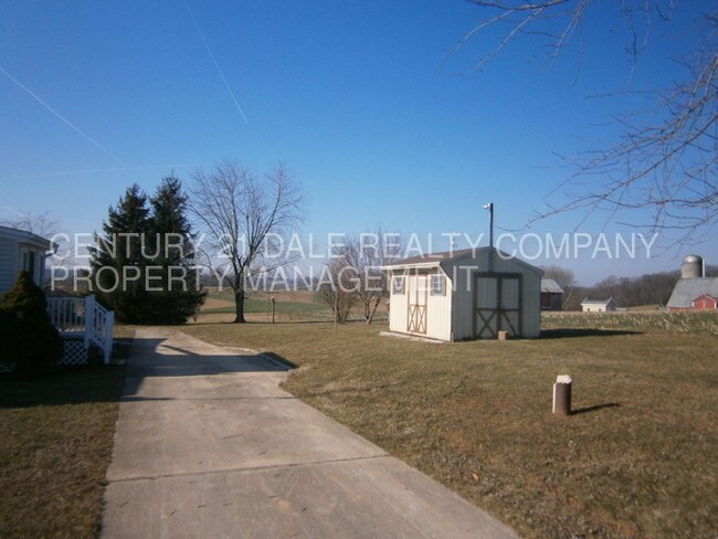 Building Photo - Country Home in Red Lion School District