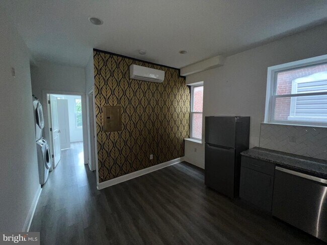 Building Photo - 1829 N 33rd St