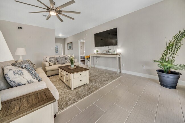 Foto del edificio - 5417 Blue Haven Dr