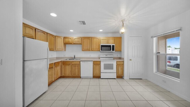 Foto del edificio - 215-213 Homer Ave S