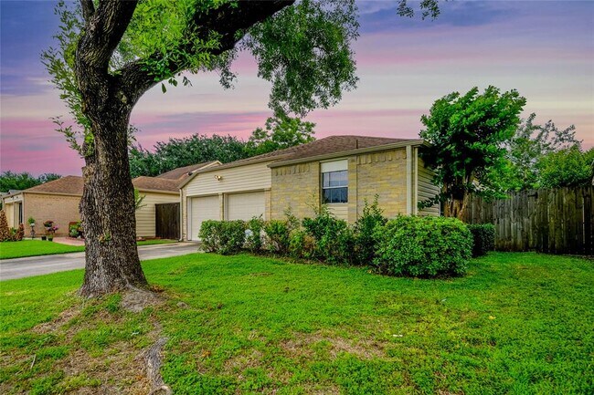Building Photo - 8903 Kindlewood Dr