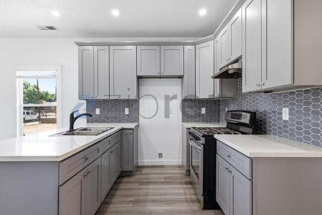 Building Photo - Unit