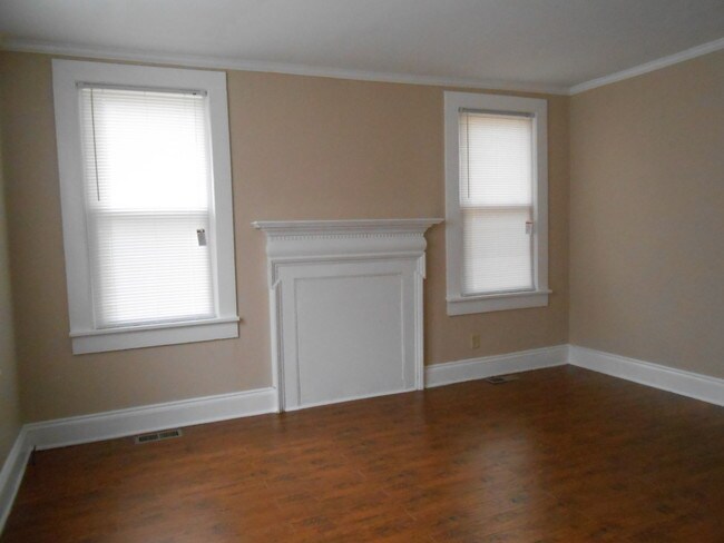 Building Photo - 901 S Jackson St