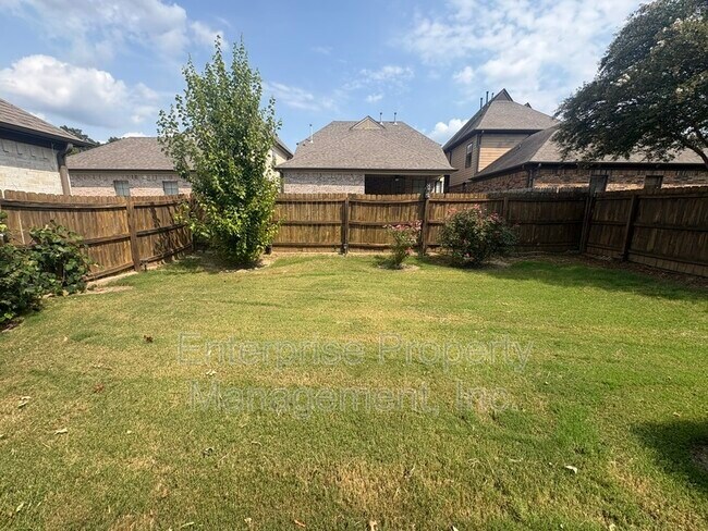 Building Photo - 886 Winter Leaf Dr