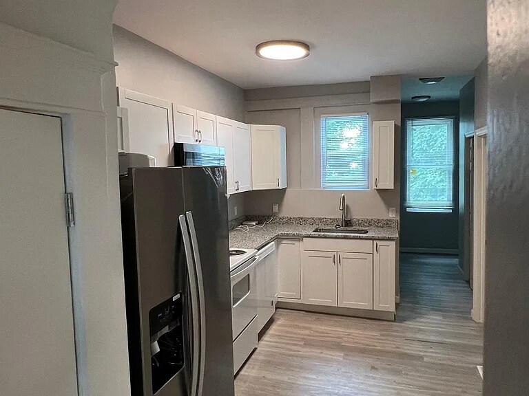 Foto principal - 2827 Hilldale Ave