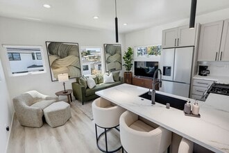 Building Photo - 426-426 Arbor Dr