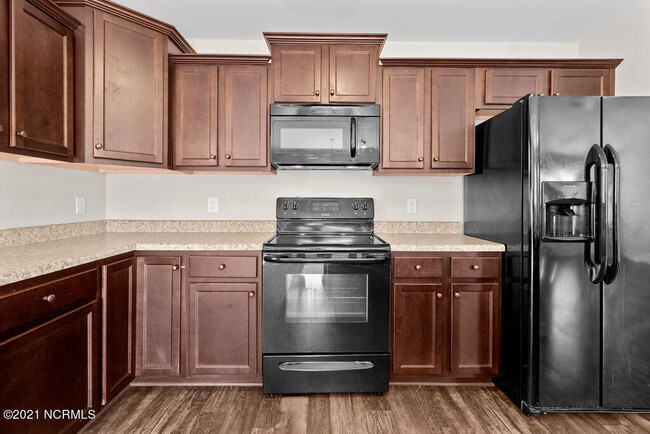 Building Photo - 424 McCall Dr