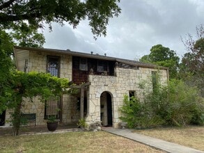 Building Photo - 910 Nacogdoches Rd