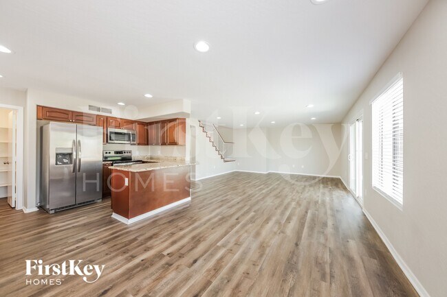 Foto del edificio - 7668 W Flynn Ln