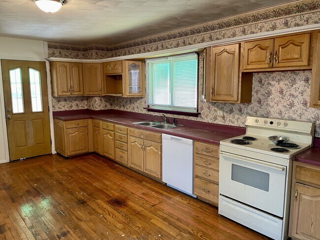 Building Photo - 347 Midland Ave