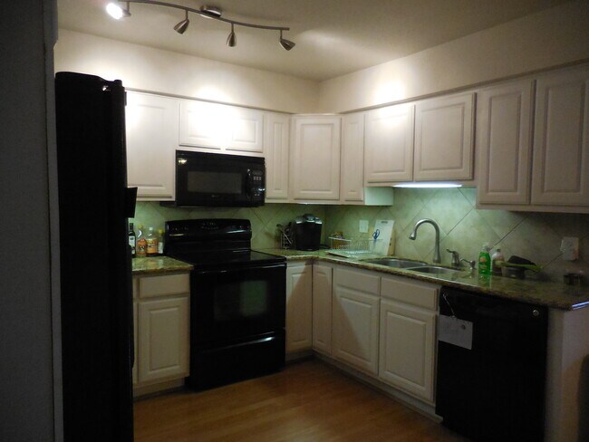 Kitchen - 2425 Holly Hall St