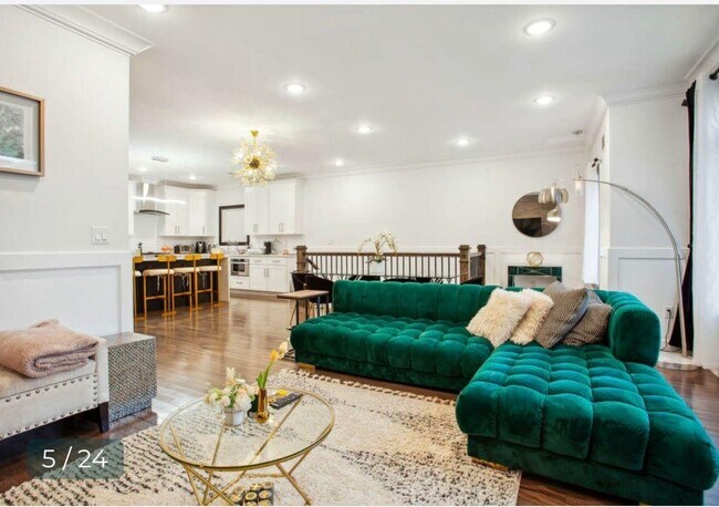 Foto del edificio - 65 Corbin Ave