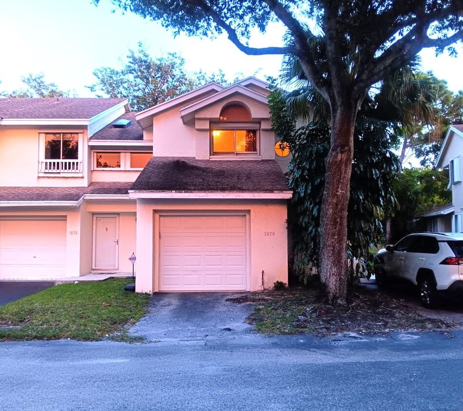 Primary Photo - 2 Bed/ 2 Bath Townhome With Loft In Boca! ...